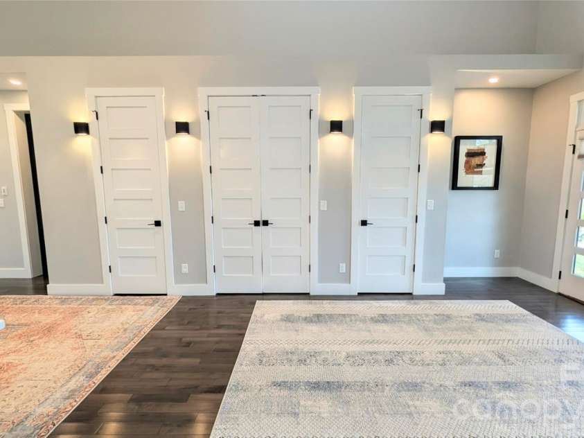 206 Flathouse Drive, Asheville, NC 28804.  MLS# CAR4374372, YatesRealty ID 21282. 