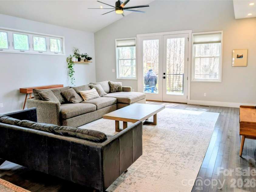 206 Flathouse Drive, Asheville, NC 28804.  MLS# CAR4374372, YatesRealty ID 21282. 