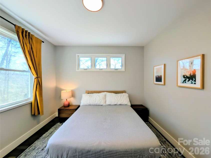 206 Flathouse Drive, Asheville, NC 28804.  MLS# CAR4374372, YatesRealty ID 21282. 
