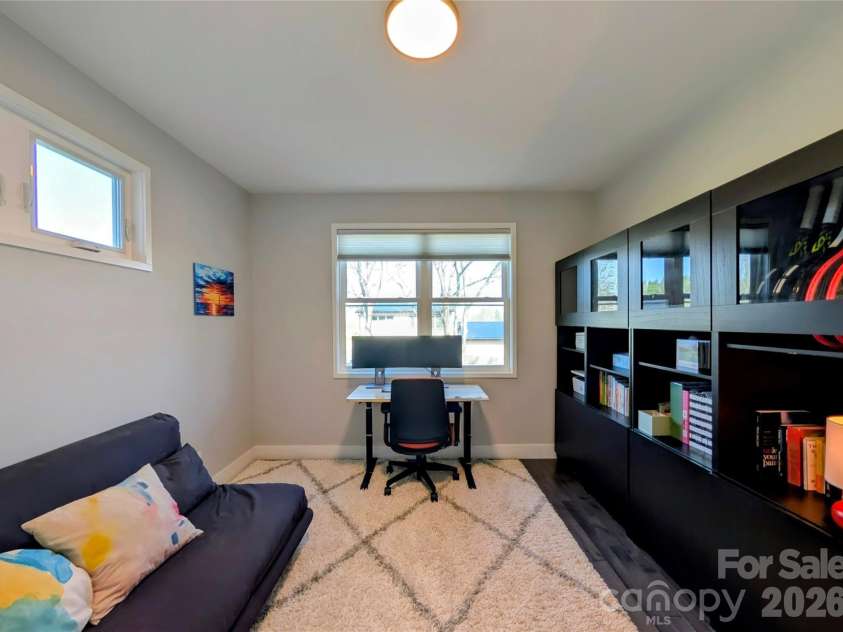 206 Flathouse Drive, Asheville, NC 28804.  MLS# CAR4374372, YatesRealty ID 21282. 