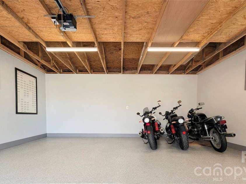 206 Flathouse Drive, Asheville, NC 28804.  MLS# CAR4374372, YatesRealty ID 21282. 