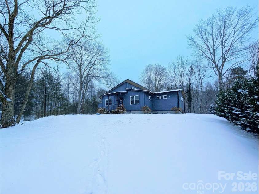 206 Flathouse Drive, Asheville, NC 28804.  MLS# CAR4374372, YatesRealty ID 21282. 
