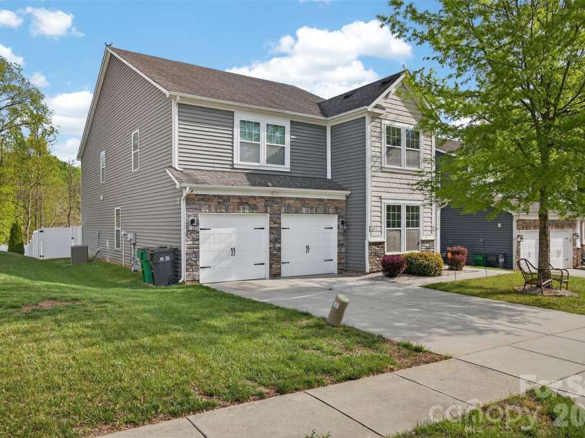 10012 Michael Crossing Drive, Charlotte, NC 28213.  MLS# CAR4358230, YatesRealty ID 21283. 