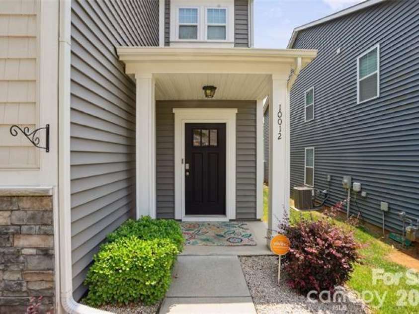 10012 Michael Crossing Drive, Charlotte, NC 28213.  MLS# CAR4358230, YatesRealty ID 21283. 