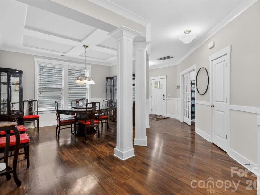 10012 Michael Crossing Drive, Charlotte, NC 28213.  MLS# CAR4358230, YatesRealty ID 21283. 