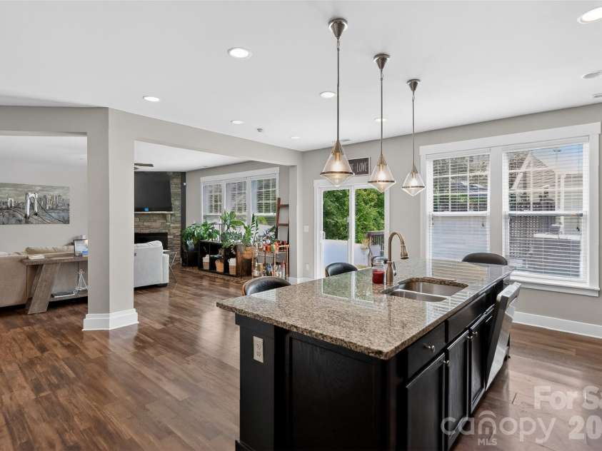 10012 Michael Crossing Drive, Charlotte, NC 28213.  MLS# CAR4358230, YatesRealty ID 21283. 