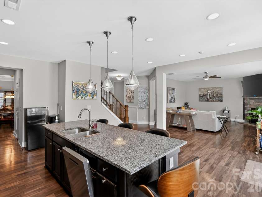 10012 Michael Crossing Drive, Charlotte, NC 28213.  MLS# CAR4358230, YatesRealty ID 21283. 