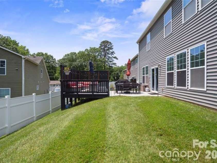 10012 Michael Crossing Drive, Charlotte, NC 28213.  MLS# CAR4358230, YatesRealty ID 21283. 