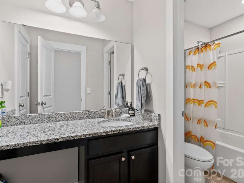 10012 Michael Crossing Drive, Charlotte, NC 28213.  MLS# CAR4358230, YatesRealty ID 21283. Bathroom 3