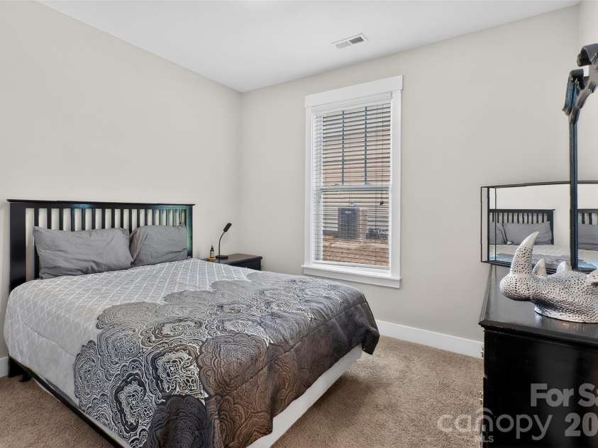 10012 Michael Crossing Drive, Charlotte, NC 28213.  MLS# CAR4358230, YatesRealty ID 21283. Guest Suite on main level
