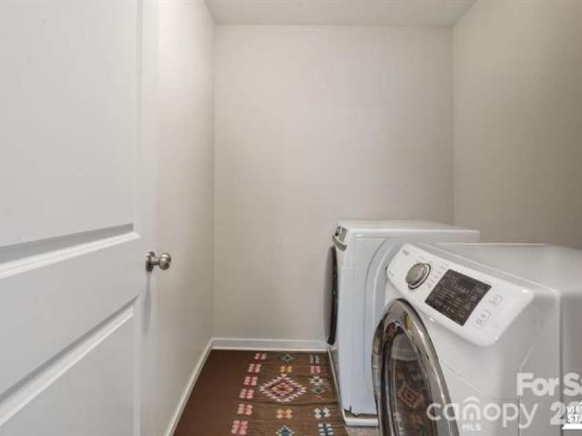 10012 Michael Crossing Drive, Charlotte, NC 28213.  MLS# CAR4358230, YatesRealty ID 21283. Laundry room
