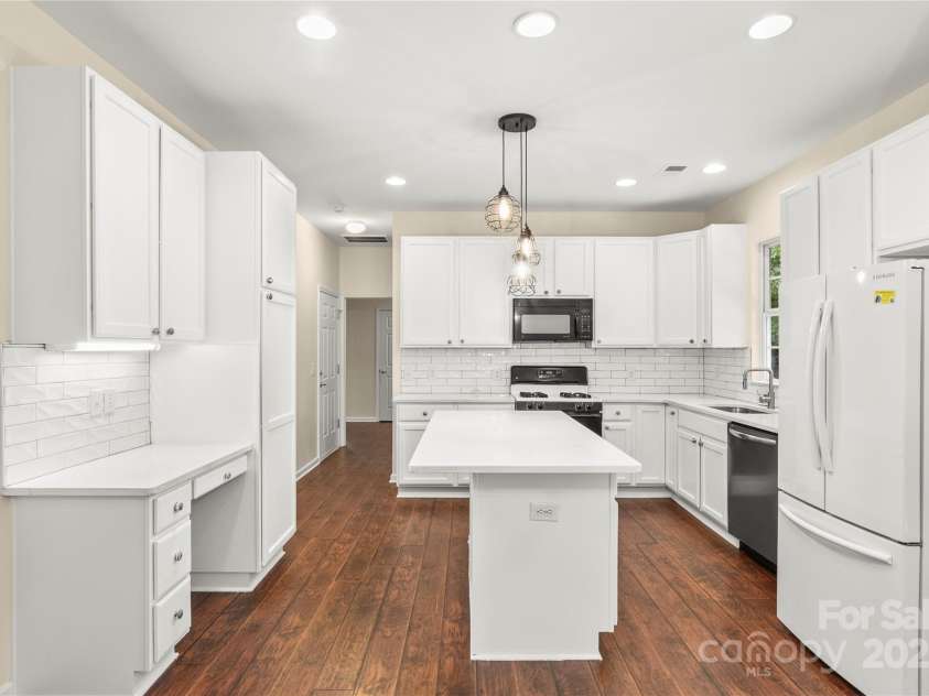 9430 Duckhorn Drive, Charlotte, NC 28277.  MLS# CAR4257670, YatesRealty ID 21283. 