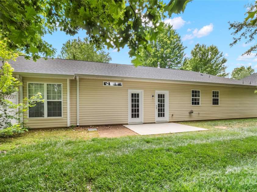 9430 Duckhorn Drive, Charlotte, NC 28277.  MLS# CAR4257670, YatesRealty ID 21283. 