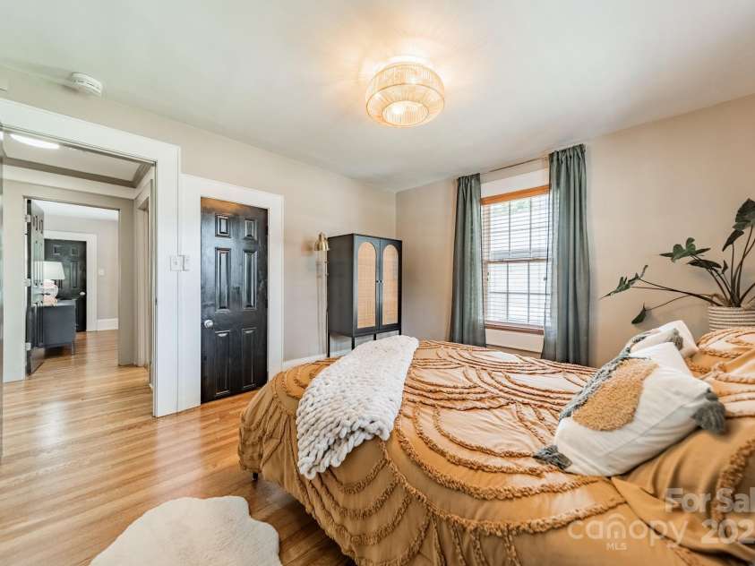 904 Anderson Street, Charlotte, NC 28205.  MLS# CAR4266683, YatesRealty ID 21284. 