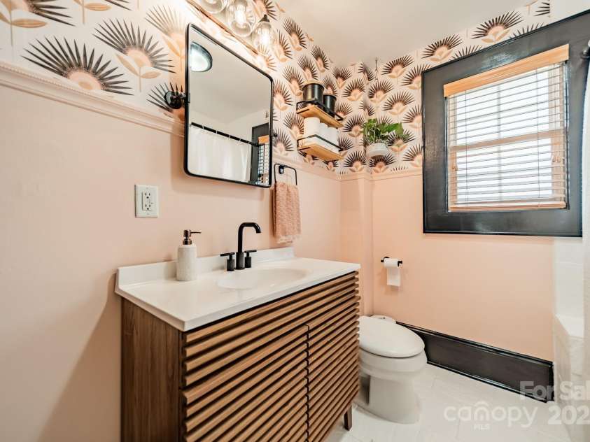 904 Anderson Street, Charlotte, NC 28205.  MLS# CAR4266683, YatesRealty ID 21284. 