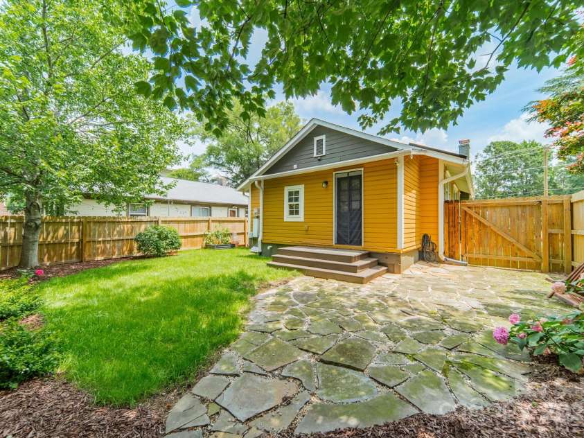 904 Anderson Street, Charlotte, NC 28205.  MLS# CAR4266683, YatesRealty ID 21284. 