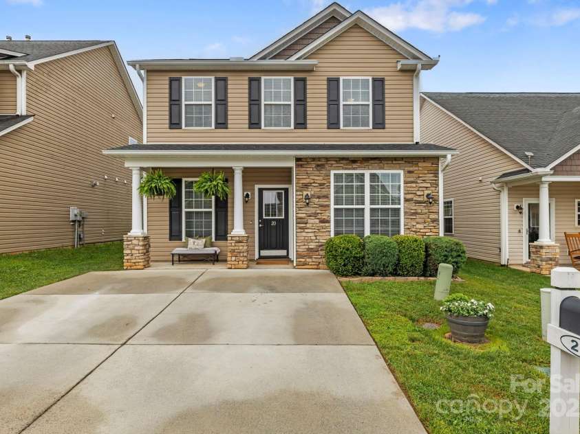 20 Daphne Drive, Arden, NC 28704.  MLS# CAR4260864, YatesRealty ID 21285. 