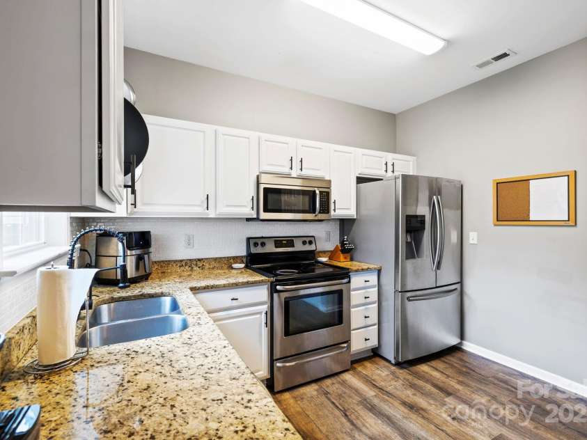 20 Daphne Drive, Arden, NC 28704.  MLS# CAR4260864, YatesRealty ID 21285. 