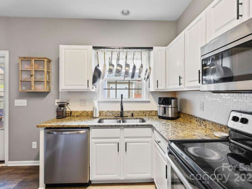 20 Daphne Drive, Arden, NC 28704.  MLS# CAR4260864, YatesRealty ID 21285. 