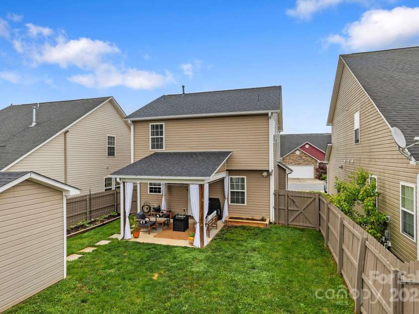 20 Daphne Drive, Arden, NC 28704.  MLS# CAR4260864, YatesRealty ID 21285. 
