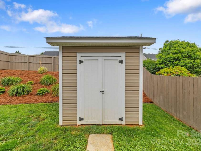 20 Daphne Drive, Arden, NC 28704.  MLS# CAR4260864, YatesRealty ID 21285. 