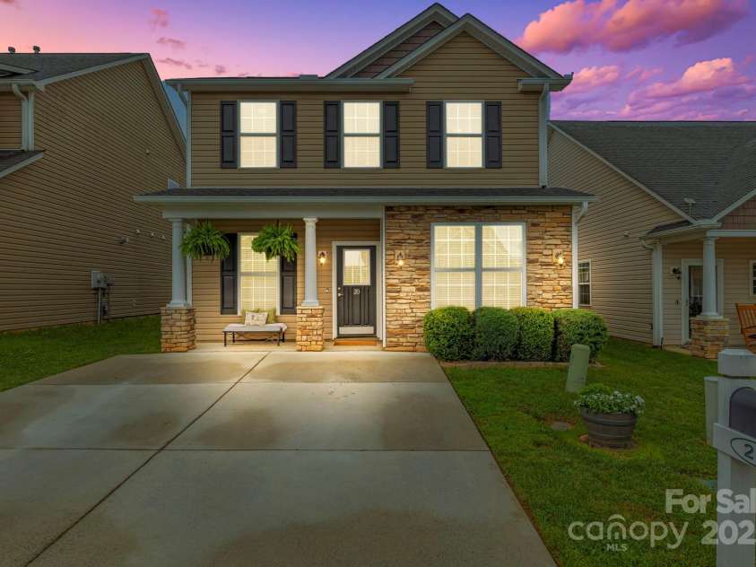 20 Daphne Drive, Arden, NC 28704.  MLS# CAR4260864, YatesRealty ID 21285. 