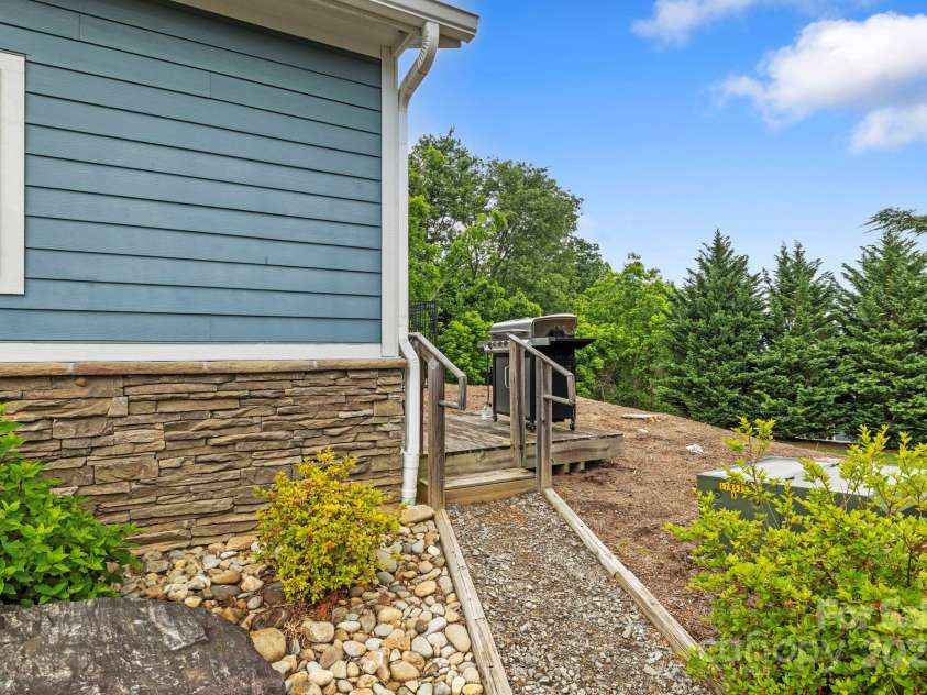20 Daphne Drive, Arden, NC 28704.  MLS# CAR4260864, YatesRealty ID 21285. 