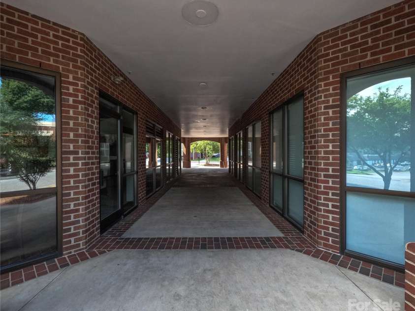 1410 4th Street Drive, Hickory, NC 28601.  MLS# CAR4273598, YatesRealty ID 21286. 