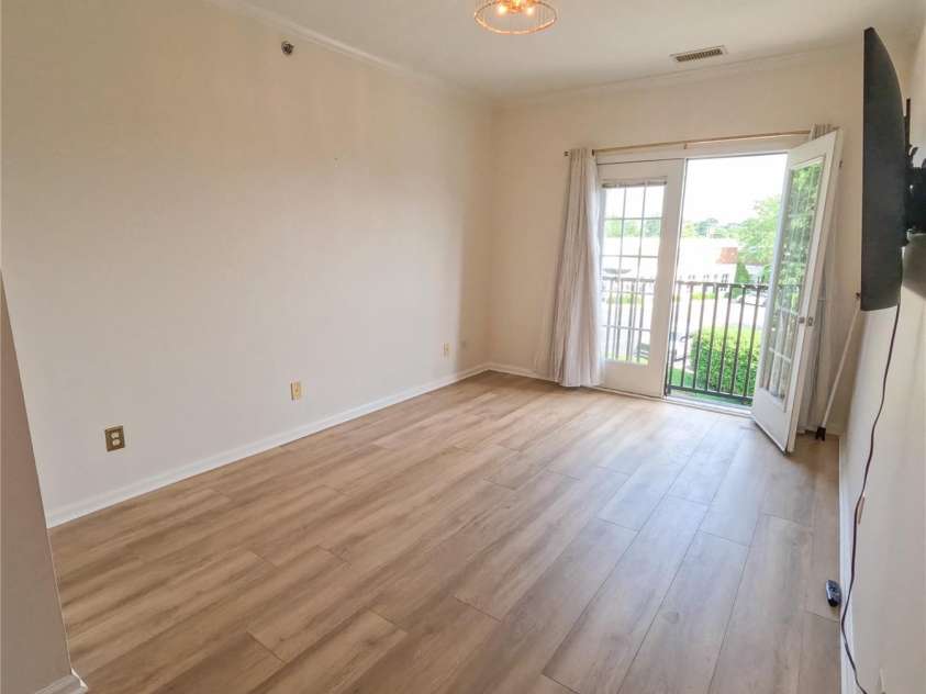 1410 4th Street Drive, Hickory, NC 28601.  MLS# CAR4273598, YatesRealty ID 21286. 