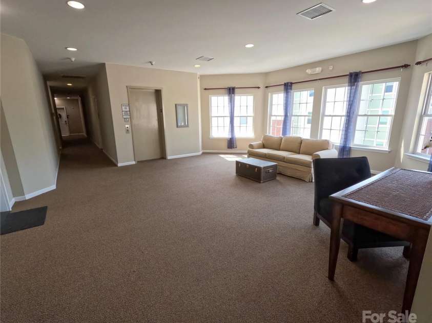 1410 4th Street Drive, Hickory, NC 28601.  MLS# CAR4273598, YatesRealty ID 21286. 