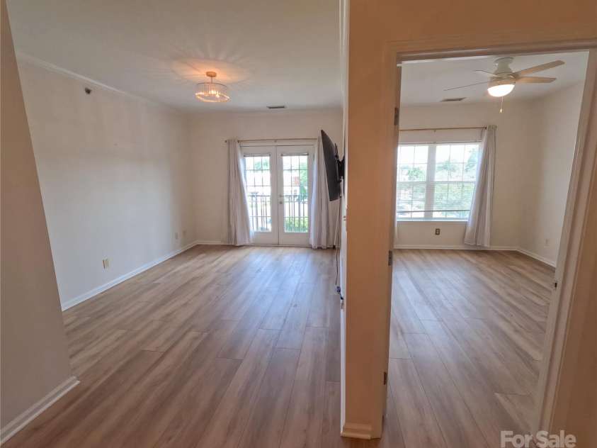 1410 4th Street Drive, Hickory, NC 28601.  MLS# CAR4273598, YatesRealty ID 21286. 