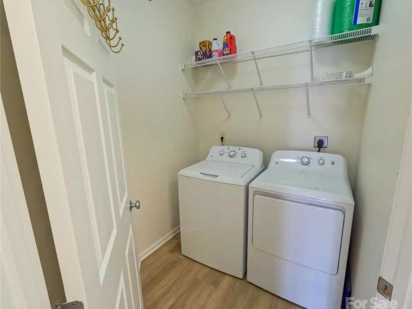 1410 4th Street Drive, Hickory, NC 28601.  MLS# CAR4273598, YatesRealty ID 21286. 