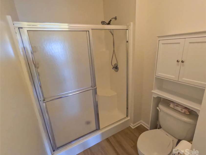 1410 4th Street Drive, Hickory, NC 28601.  MLS# CAR4273598, YatesRealty ID 21286. 