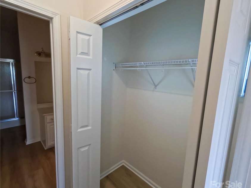 1410 4th Street Drive, Hickory, NC 28601.  MLS# CAR4273598, YatesRealty ID 21286. 