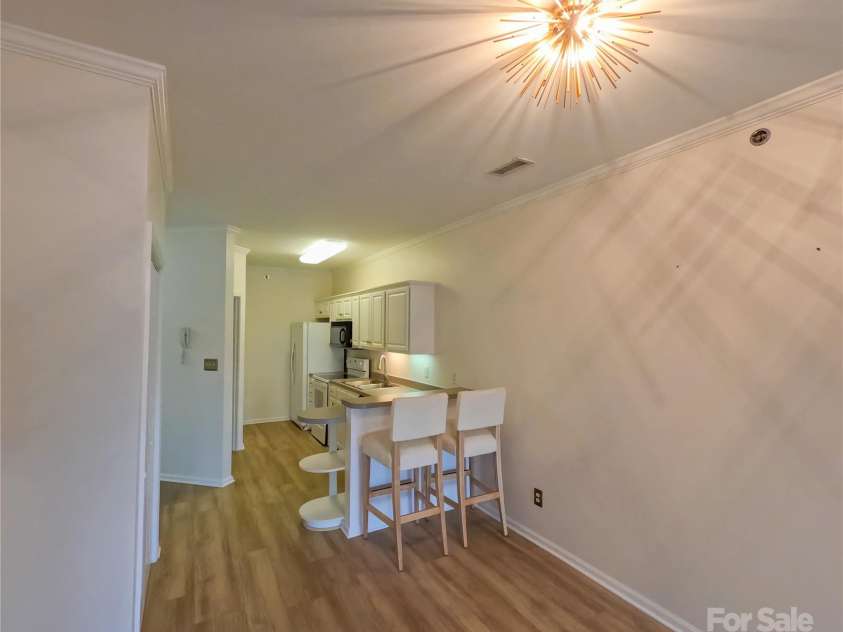 1410 4th Street Drive, Hickory, NC 28601.  MLS# CAR4273598, YatesRealty ID 21286. 