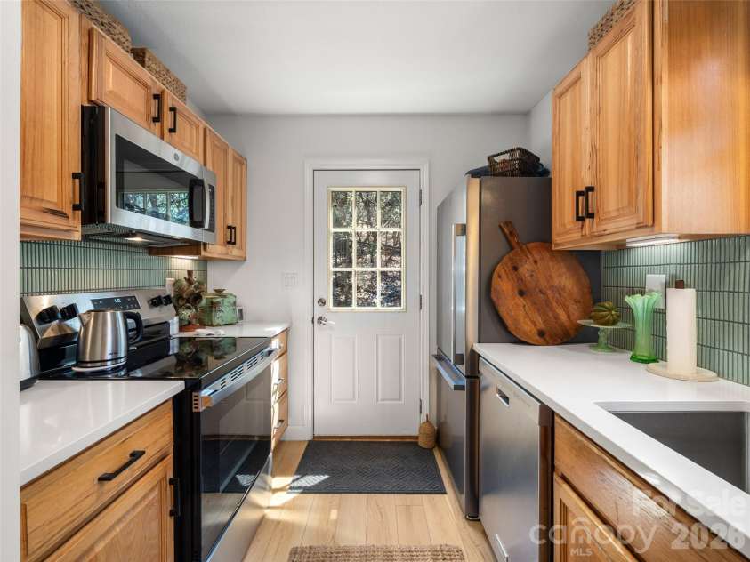 31 Elseetos Drive, Brevard, NC 28712.  MLS# CAR4360165, YatesRealty ID 21286. 