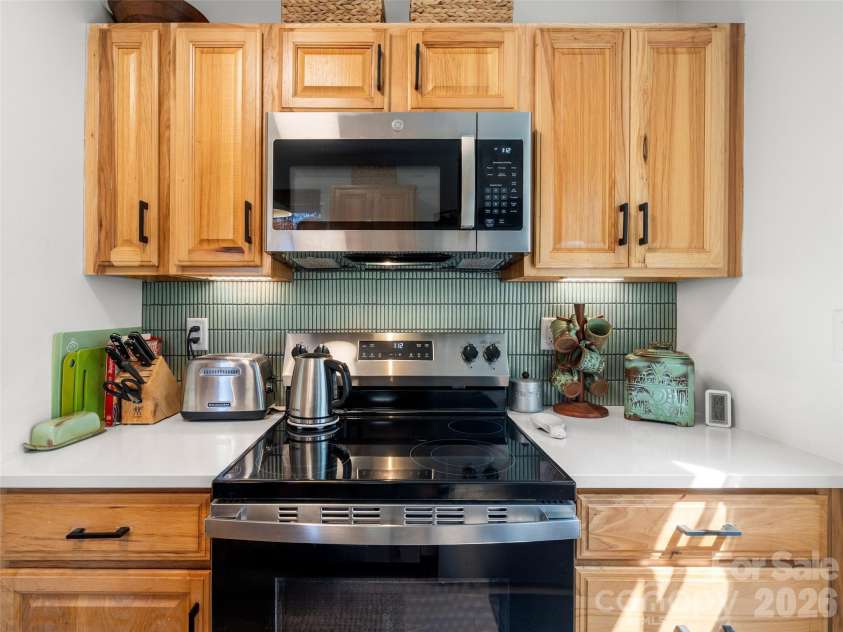 31 Elseetos Drive, Brevard, NC 28712.  MLS# CAR4360165, YatesRealty ID 21286. 