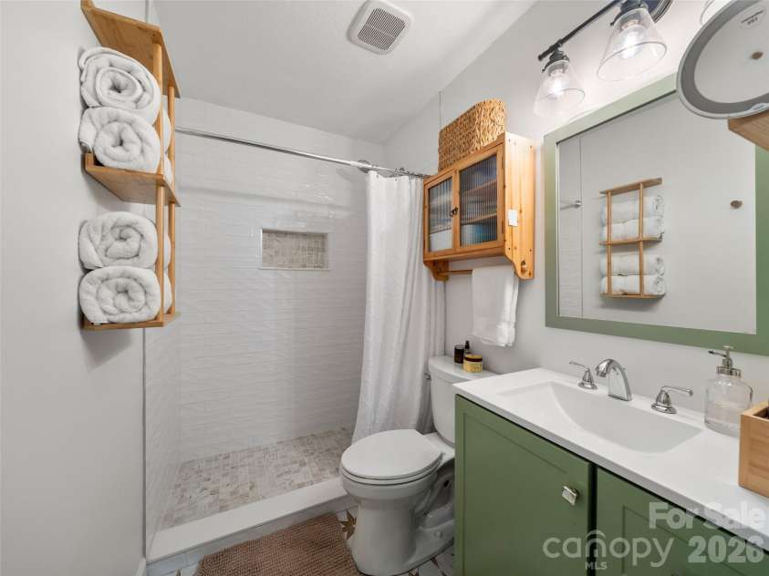 31 Elseetos Drive, Brevard, NC 28712.  MLS# CAR4360165, YatesRealty ID 21286. 