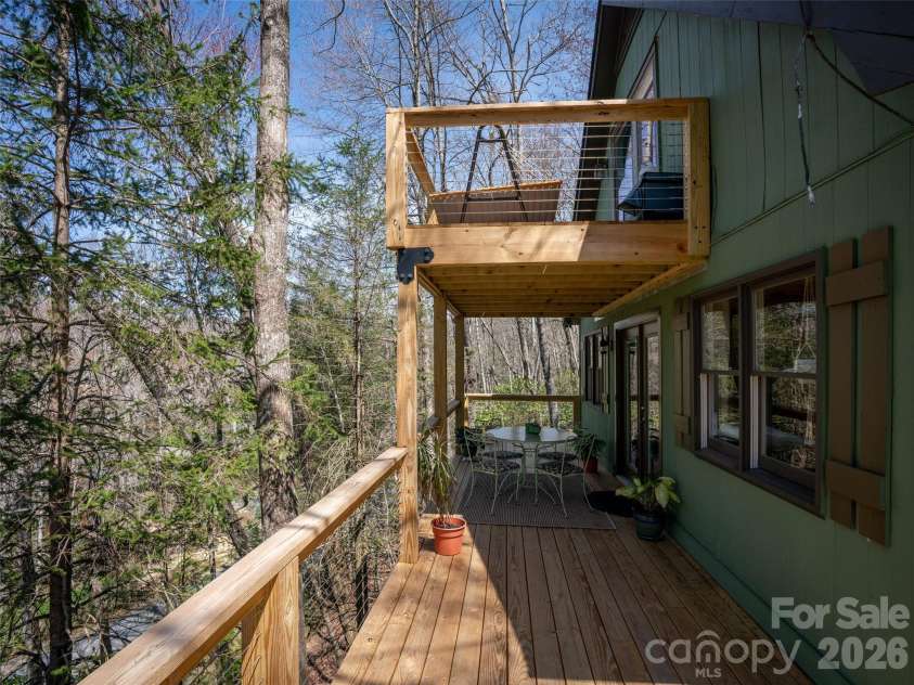 31 Elseetos Drive, Brevard, NC 28712.  MLS# CAR4360165, YatesRealty ID 21286. 