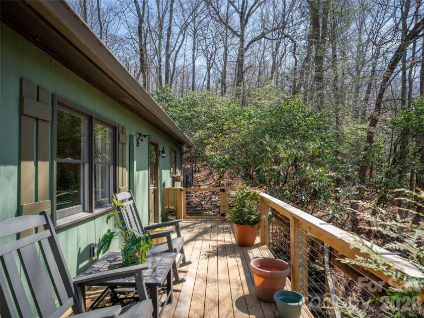 31 Elseetos Drive, Brevard, NC 28712.  MLS# CAR4360165, YatesRealty ID 21286. 