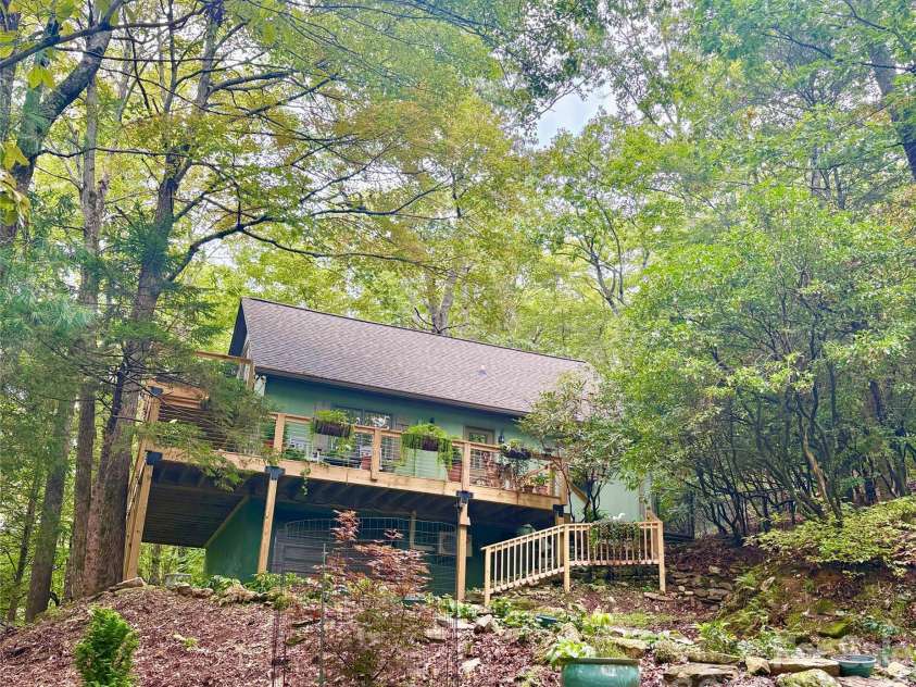 31 Elseetos Drive, Brevard, NC 28712.  MLS# CAR4360165, YatesRealty ID 21286. 