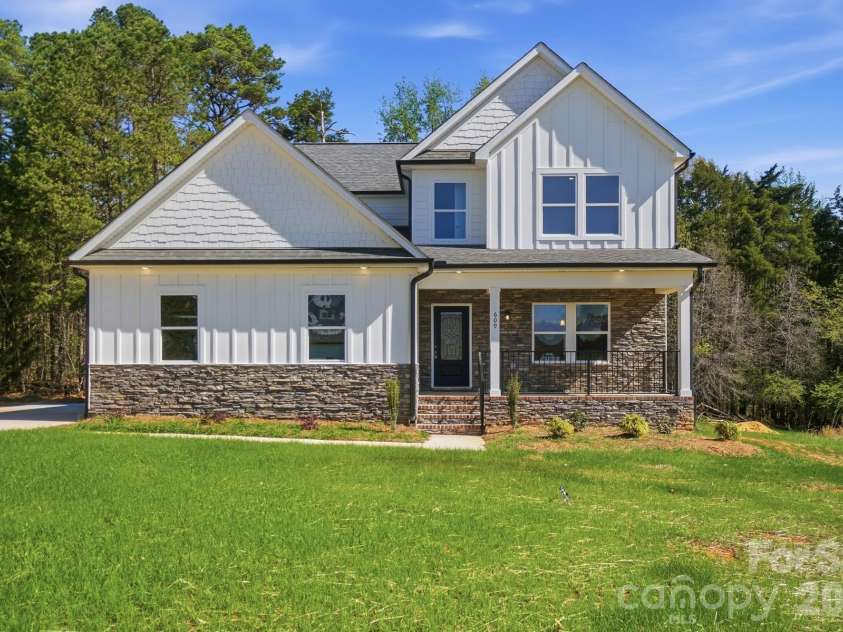 609 Muirfield Drive, Albemarle, NC 28001.  MLS# CAR4330489, YatesRealty ID 21287. 