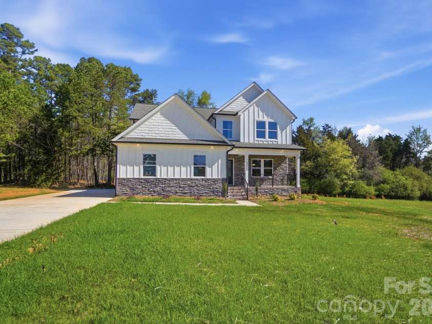 609 Muirfield Drive, Albemarle, NC 28001.  MLS# CAR4330489, YatesRealty ID 21287. 
