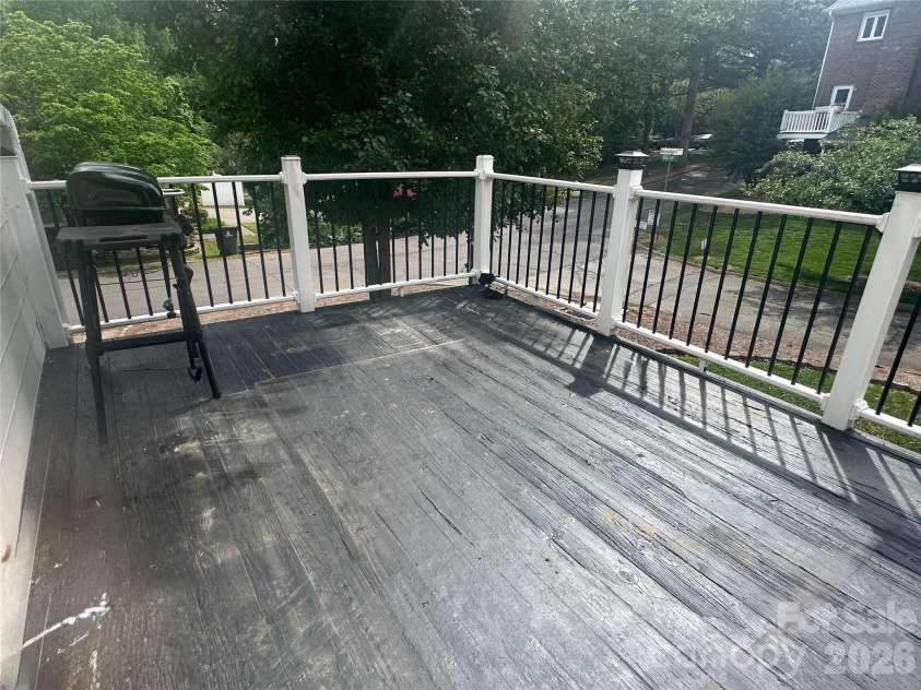 4116 Moss Brook Drive, Winston Salem, NC 27127.  MLS# CAR4380282, YatesRealty ID 21288. Deck