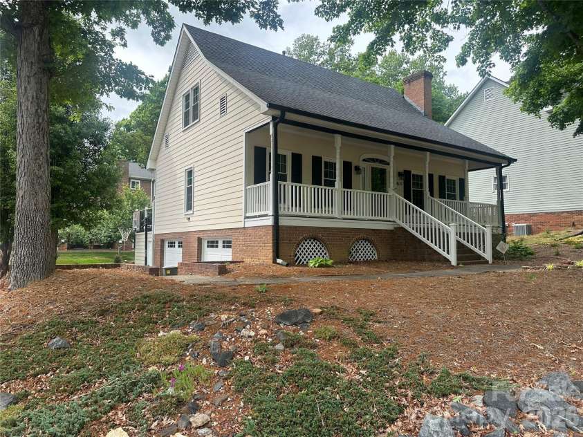 4116 Moss Brook Drive, Winston Salem, NC 27127.  MLS# CAR4380282, YatesRealty ID 21288. Exterior front