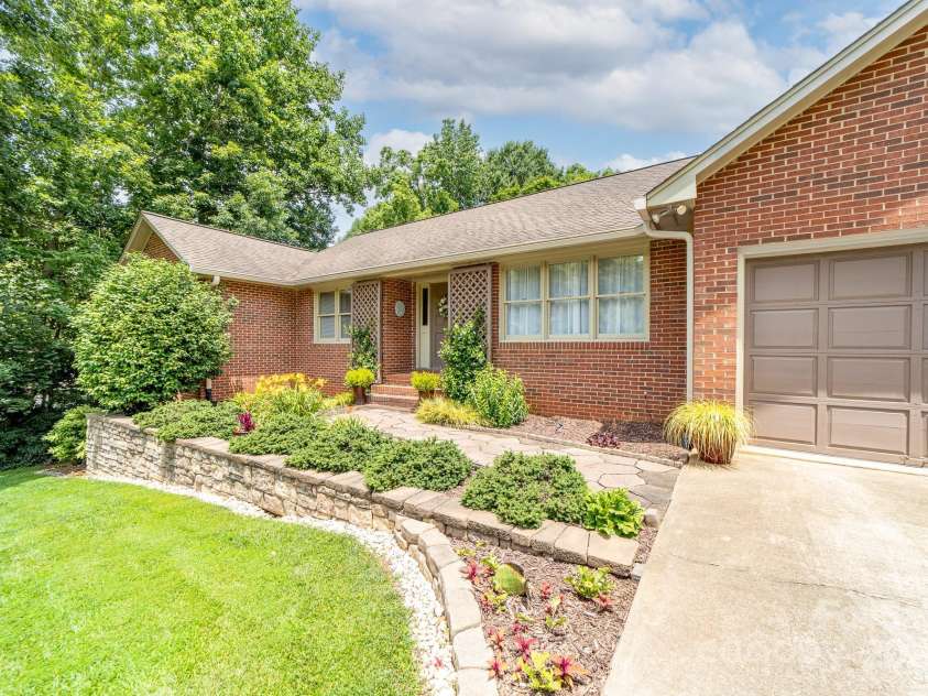 7029 Forest Hills Drive, Denver, NC 28037.  MLS# CAR4272748, YatesRealty ID 21288. 