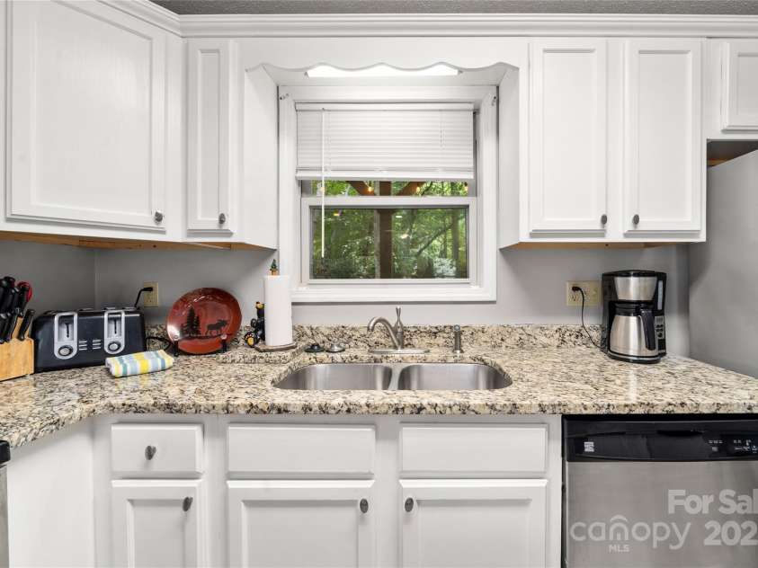 84 Indian Trace, Maggie Valley, NC 28751.  MLS# CAR4272235, YatesRealty ID 21289. 