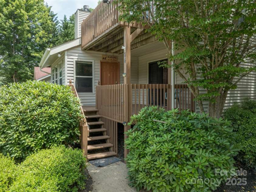 84 Indian Trace, Maggie Valley, NC 28751.  MLS# CAR4272235, YatesRealty ID 21289. Access to covered front porch on main level - adjoins lower bedroom