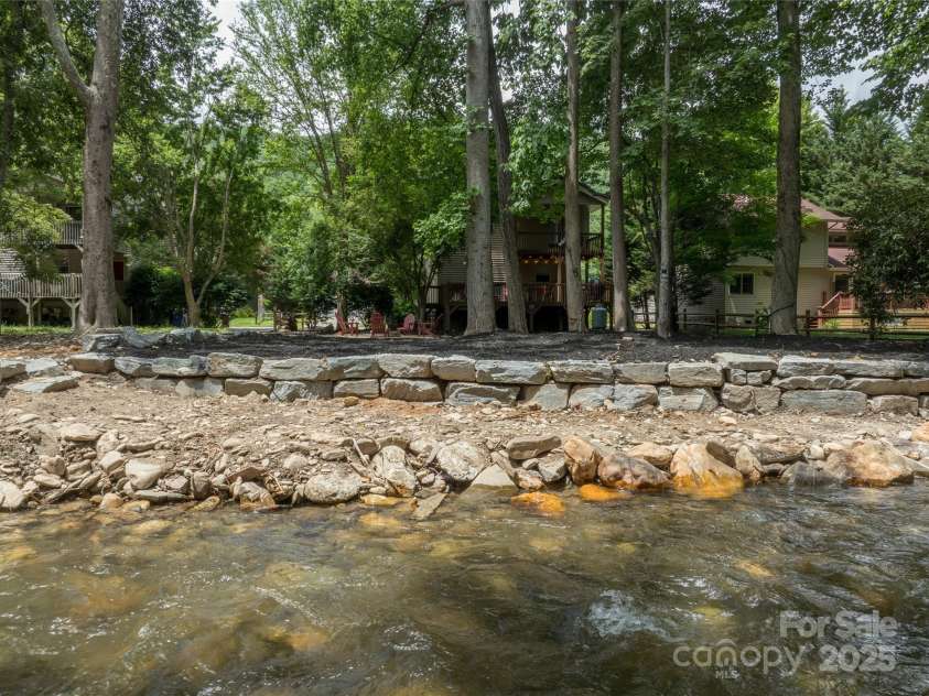 84 Indian Trace, Maggie Valley, NC 28751.  MLS# CAR4272235, YatesRealty ID 21289. Bold Stream in back yard