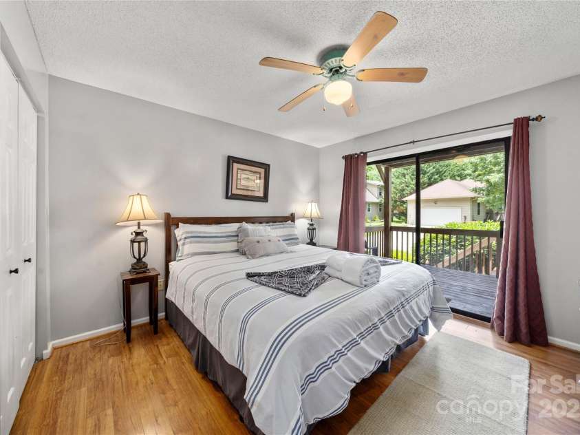 84 Indian Trace, Maggie Valley, NC 28751.  MLS# CAR4272235, YatesRealty ID 21289. Main Level Primary